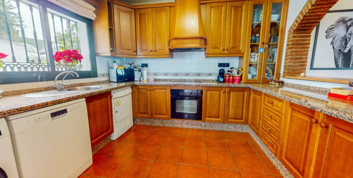 Продажа дома на две семьи в Benahavís 6