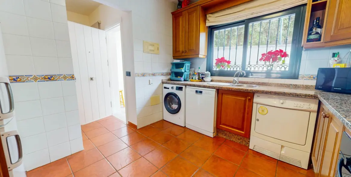 Продажа дома на две семьи в Benahavís 8