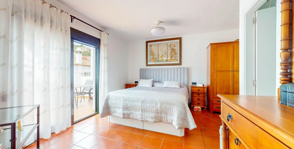 Продажа дома на две семьи в Benahavís 10