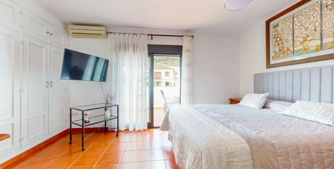 Продажа дома на две семьи в Benahavís 11