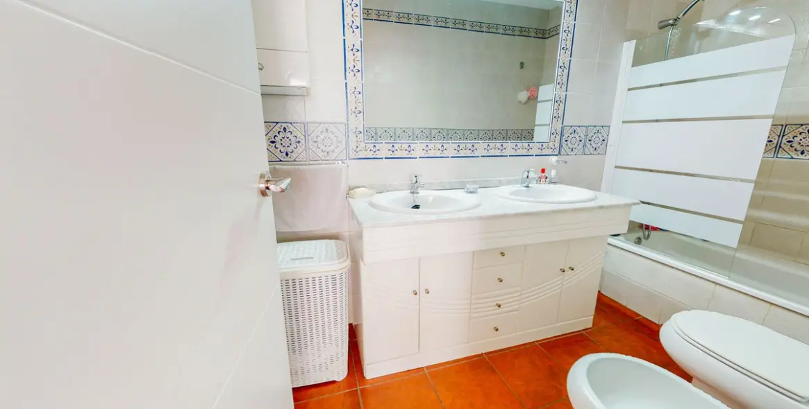 Продажа дома на две семьи в Benahavís 12