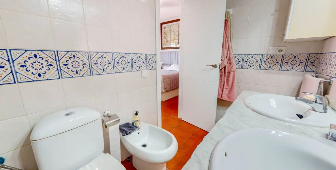 Продажа дома на две семьи в Benahavís 13