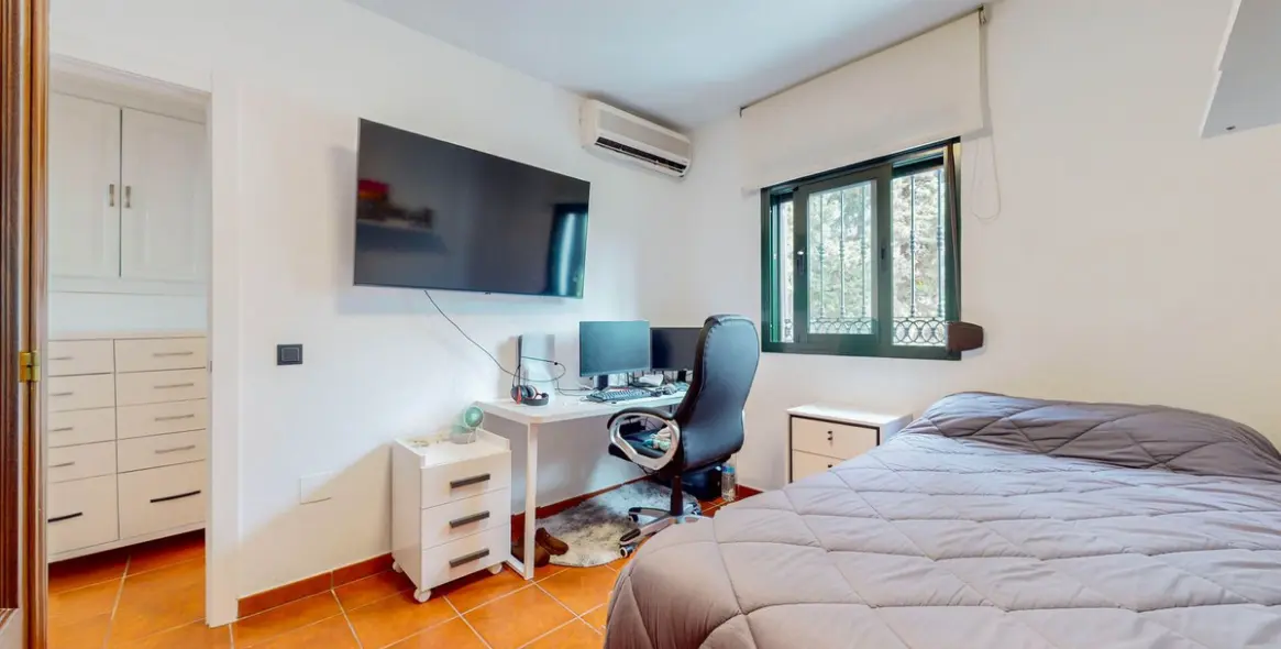 Продажа дома на две семьи в Benahavís 15