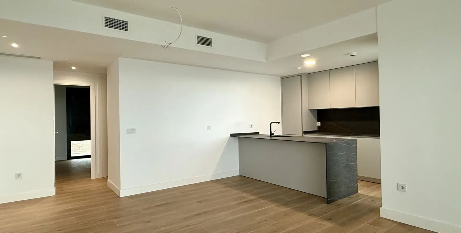 Sale of middle floor apartment in Fuengirola 3