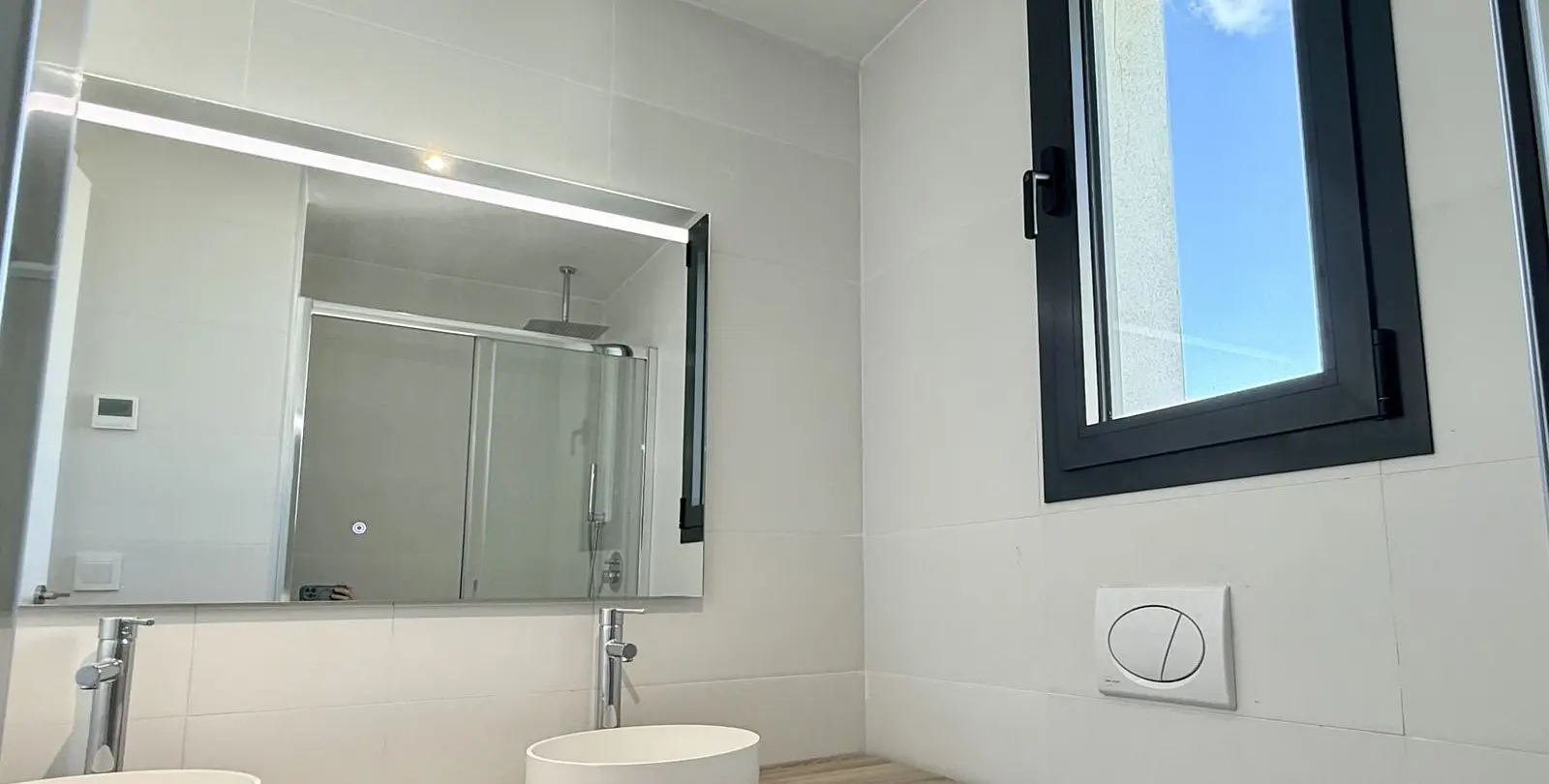 Sale of middle floor apartment in Fuengirola 11