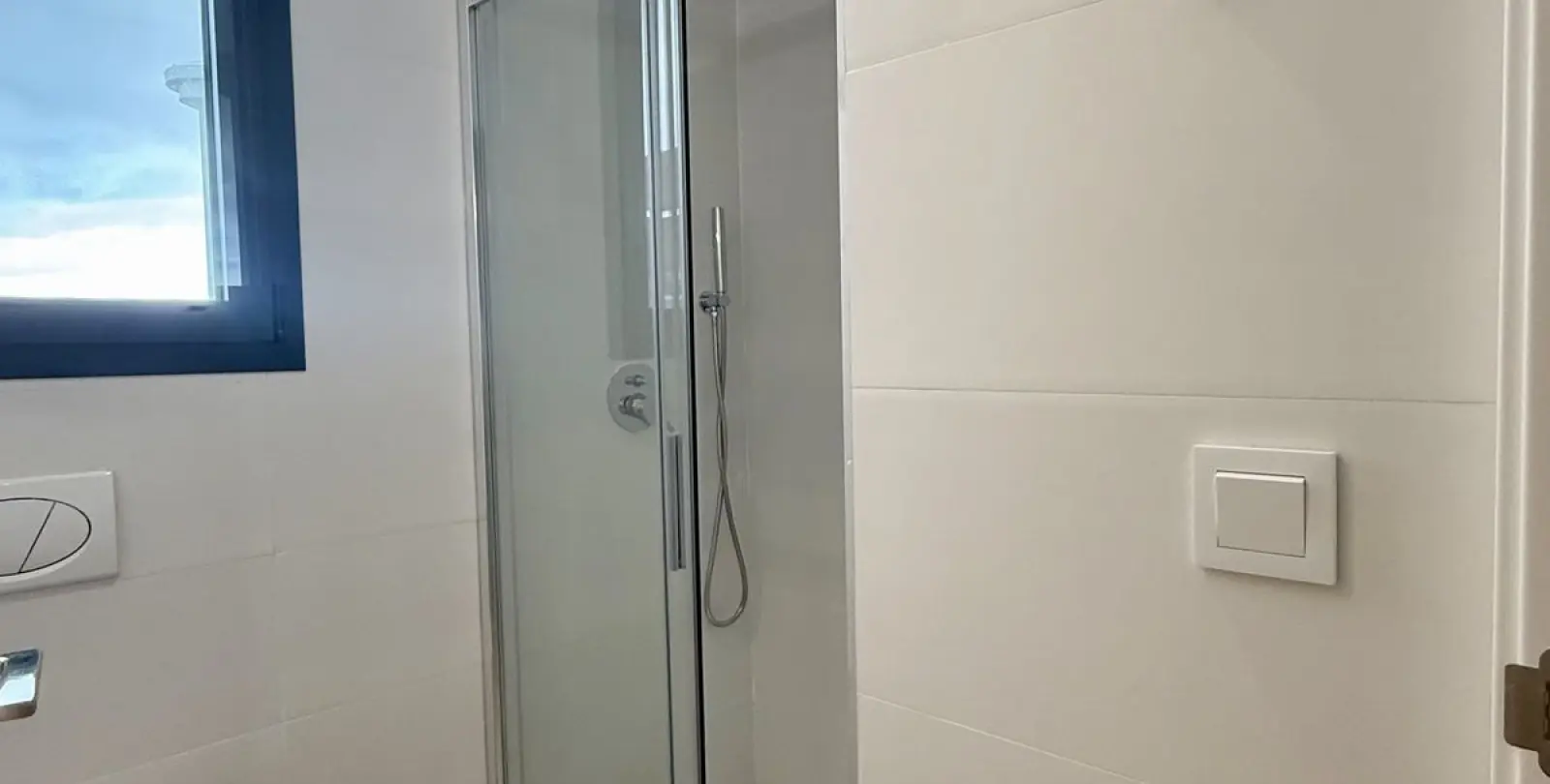Sale of middle floor apartment in Fuengirola 12