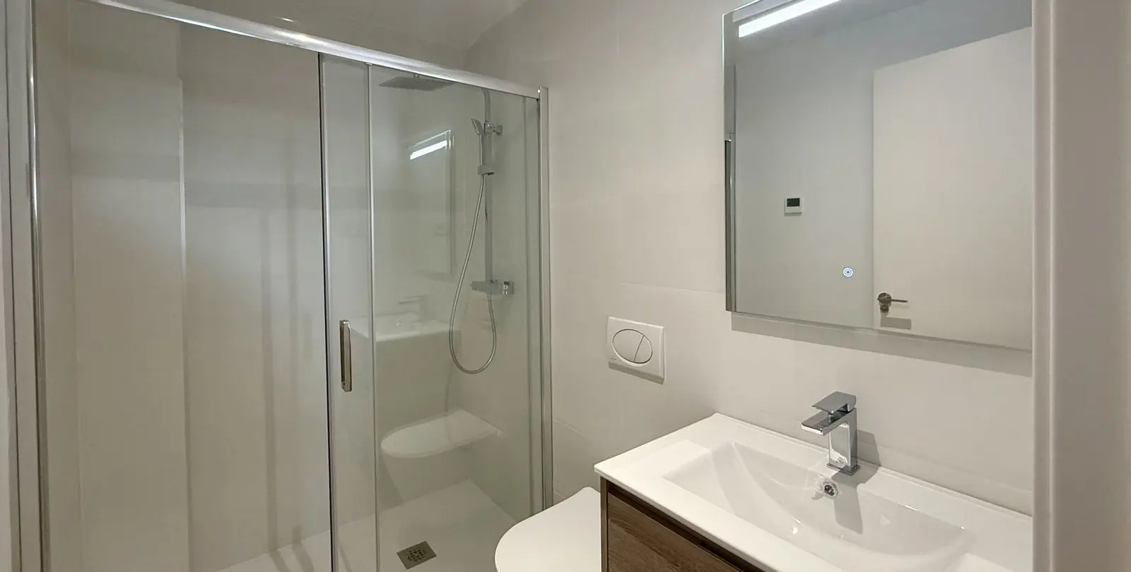 Sale of middle floor apartment in Fuengirola 16