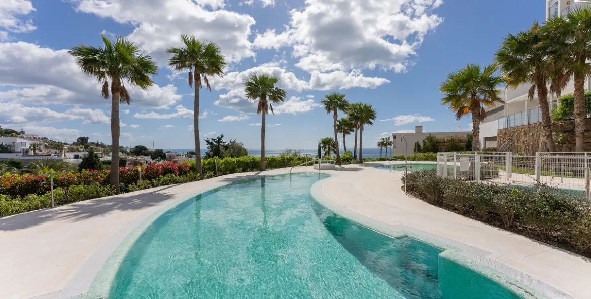 Продажа апартаментов на среднем этаже в Higueron 2