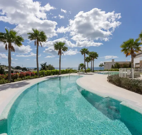 Продажа апартаментов на среднем этаже в Higueron