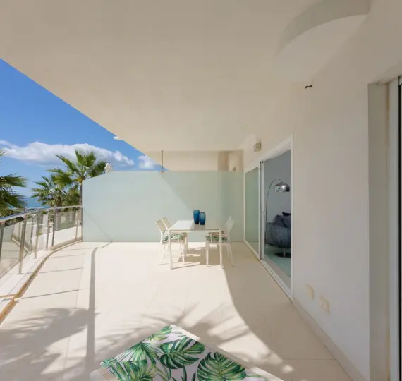 Продажа апартаментов на среднем этаже в Higueron