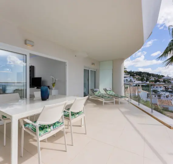 Продажа апартаментов на среднем этаже в Higueron