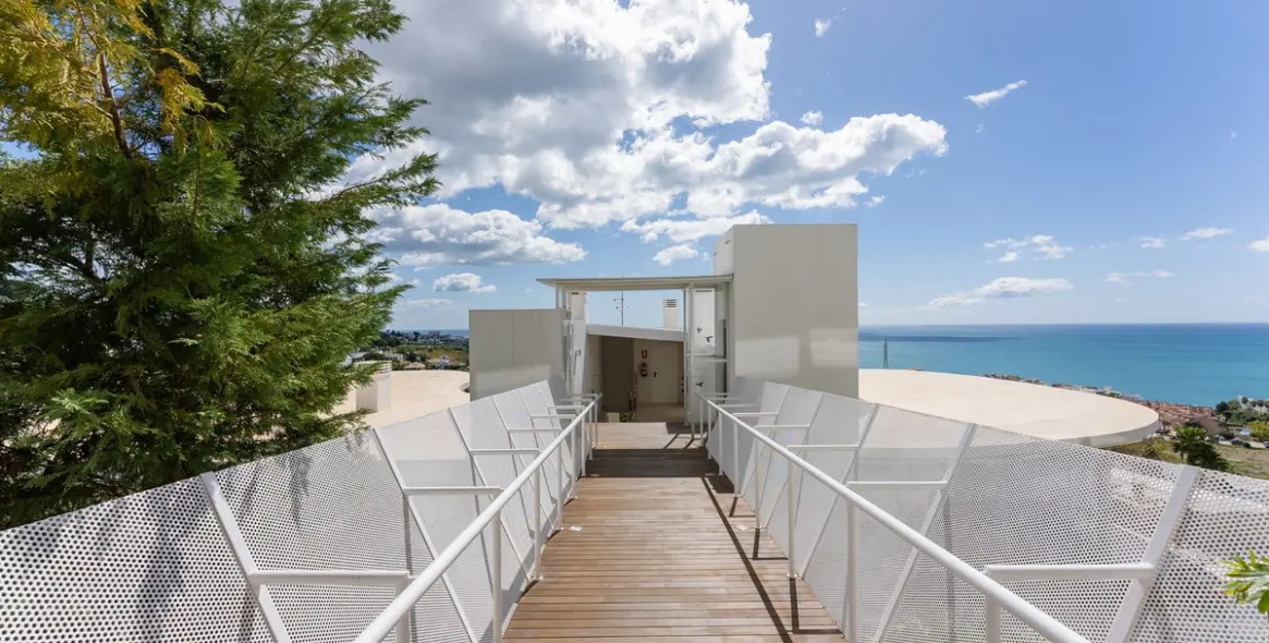 Продажа апартаментов на среднем этаже в Higueron 26