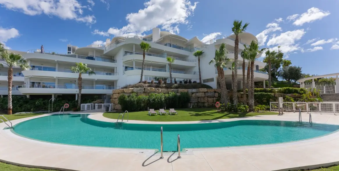 Продажа апартаментов на среднем этаже в Higueron 30