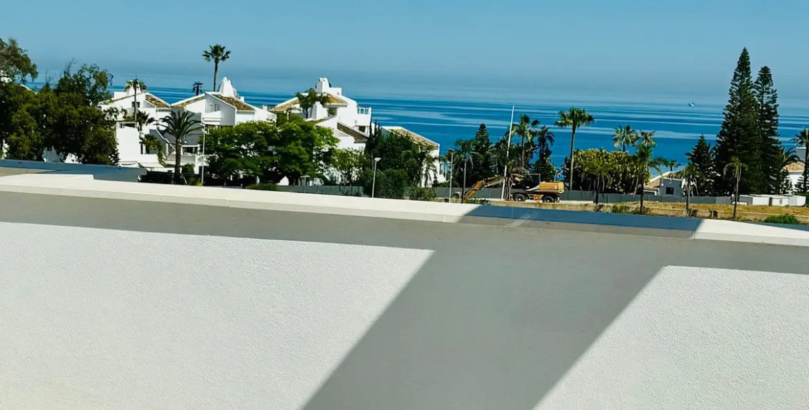 Sale of penthouse in Estepona 1