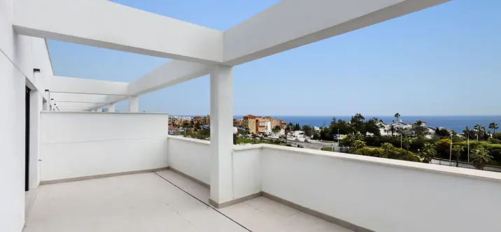 Sale of penthouse in Estepona 1