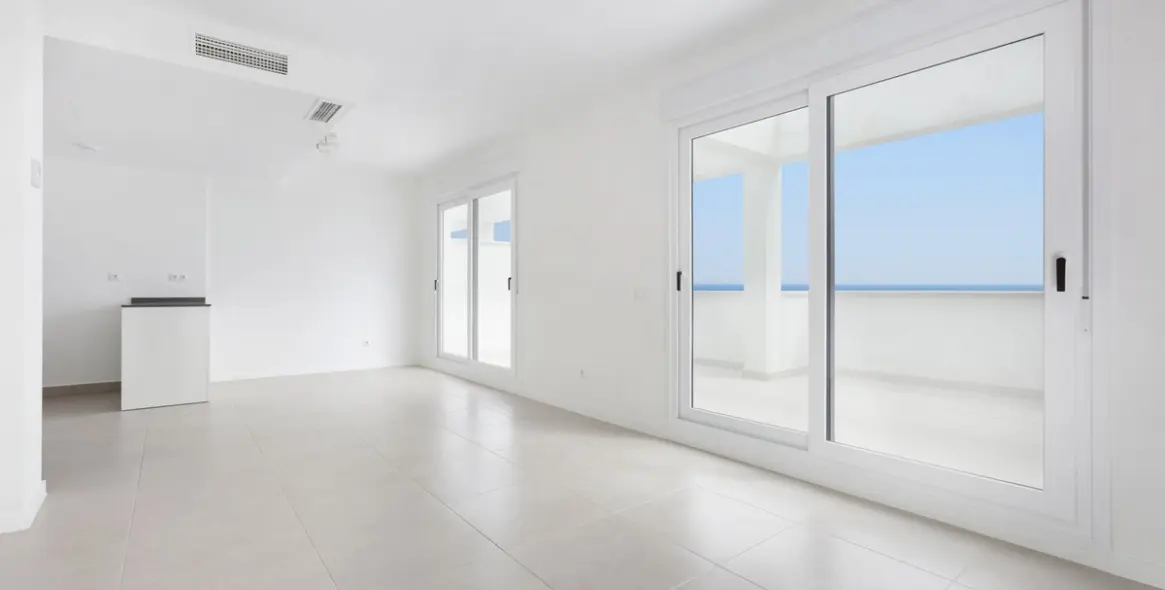 Sale of penthouse in Estepona 3