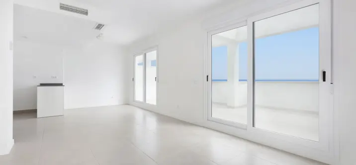 Sale of penthouse in Estepona 2