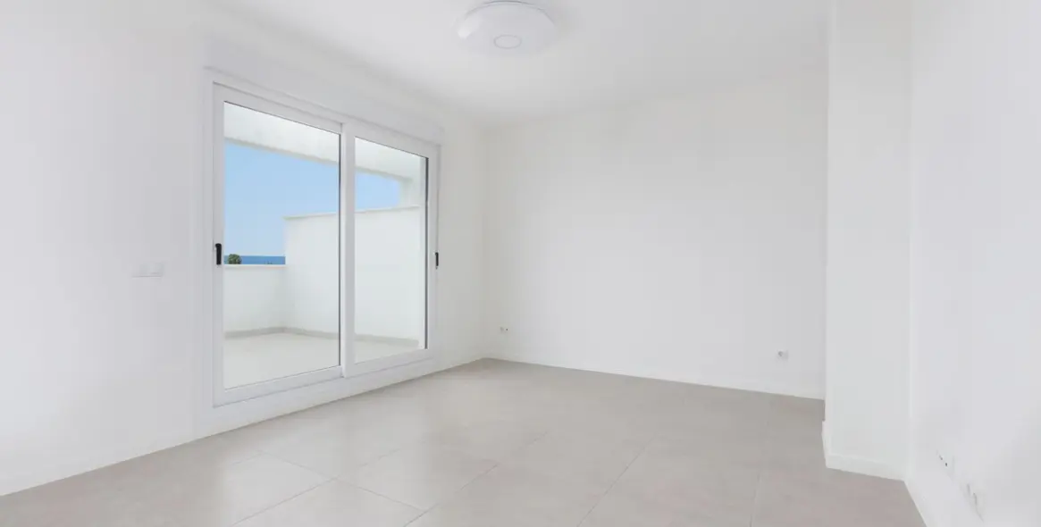 Sale of penthouse in Estepona 4