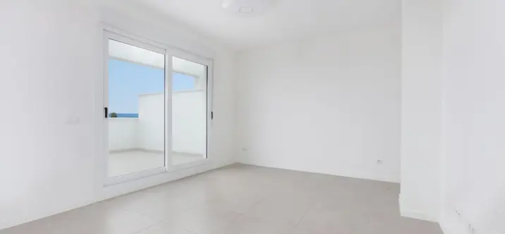 Sale of penthouse in Estepona 3