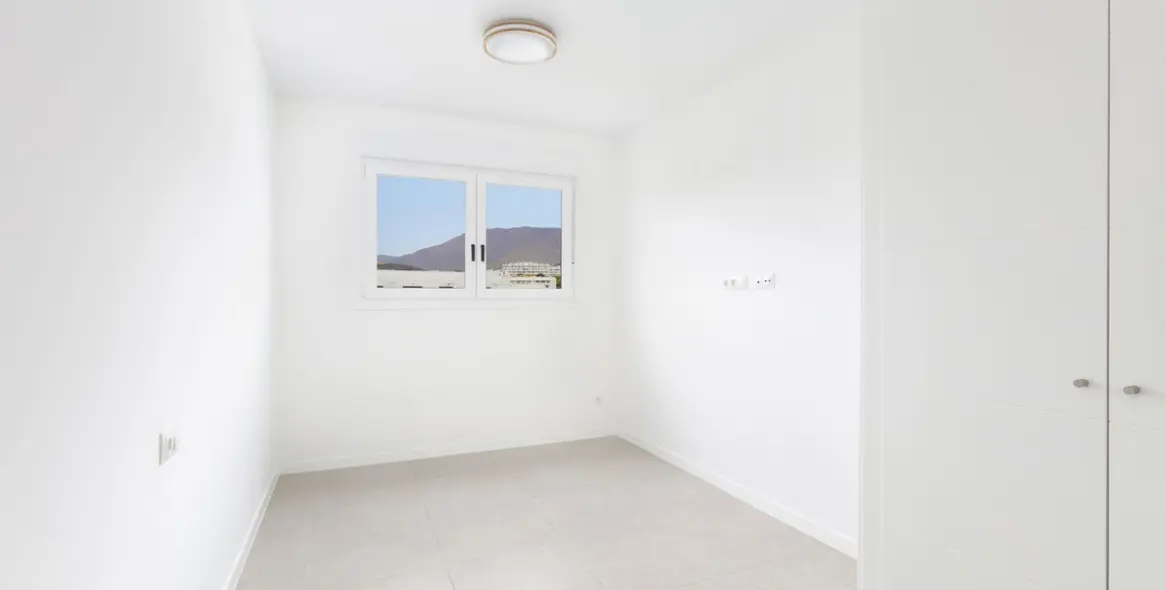 Sale of penthouse in Estepona 12