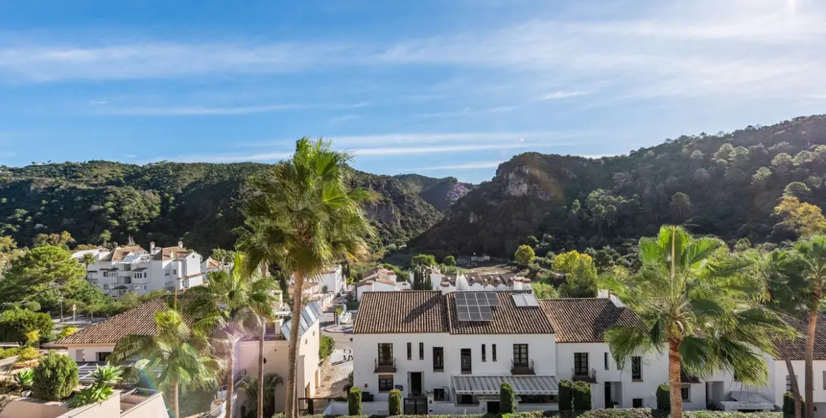 Продажа дома на две семьи в Benahavís 1