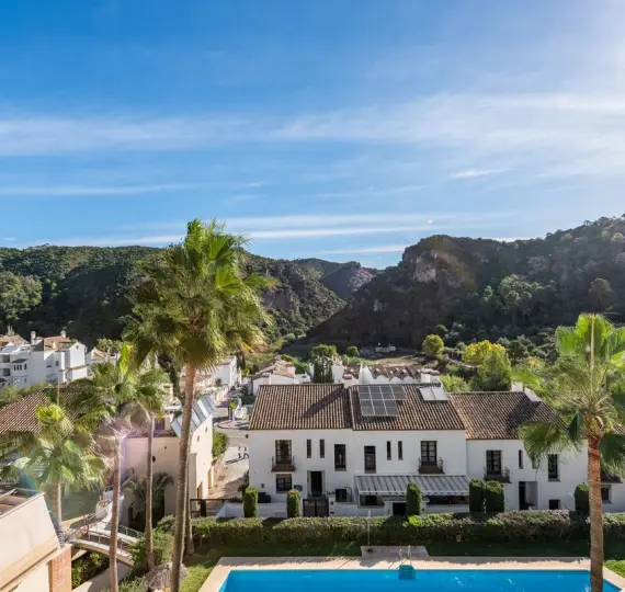 Продажа дома на две семьи в Benahavís