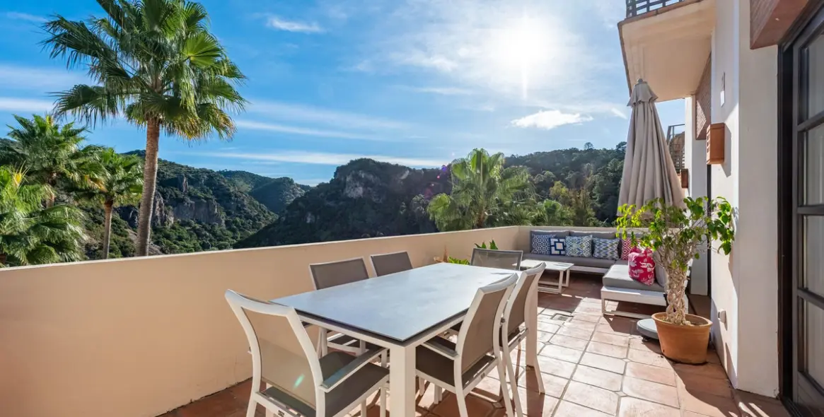 Продажа дома на две семьи в Benahavís 2