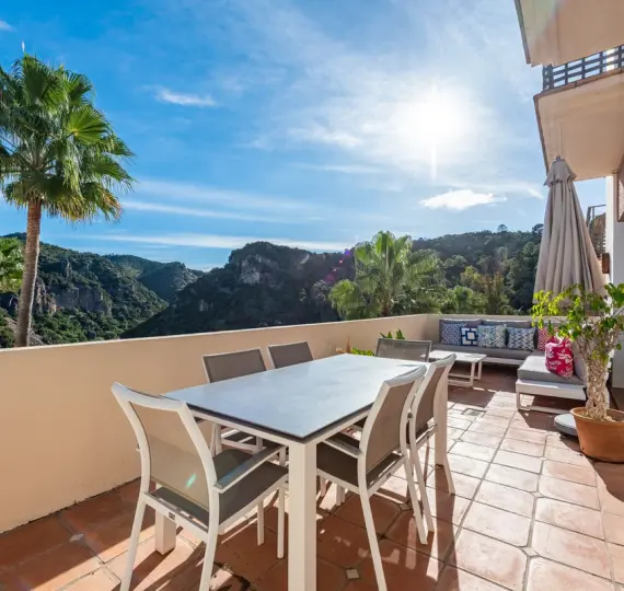 Продажа дома на две семьи в Benahavís