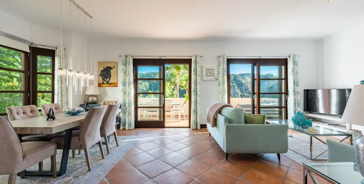 Продажа дома на две семьи в Benahavís 3