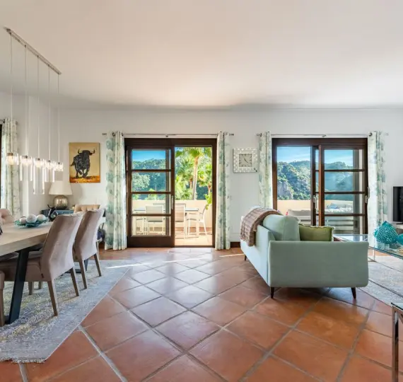 Продажа дома на две семьи в Benahavís