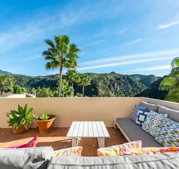 Продажа дома на две семьи в Benahavís