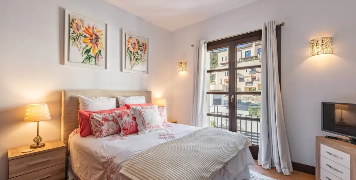 Продажа дома на две семьи в Benahavís 19