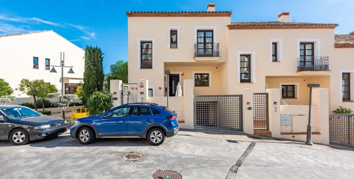 Продажа дома на две семьи в Benahavís 26