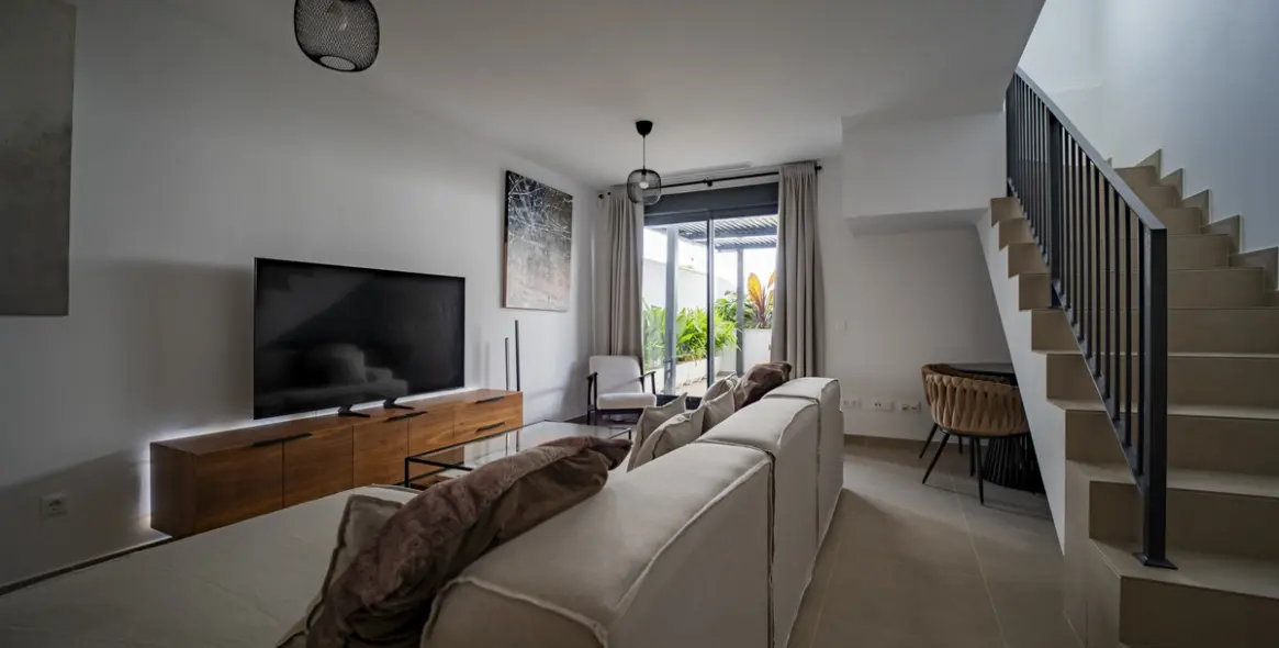 Sale of detached villa in Cancelada 3