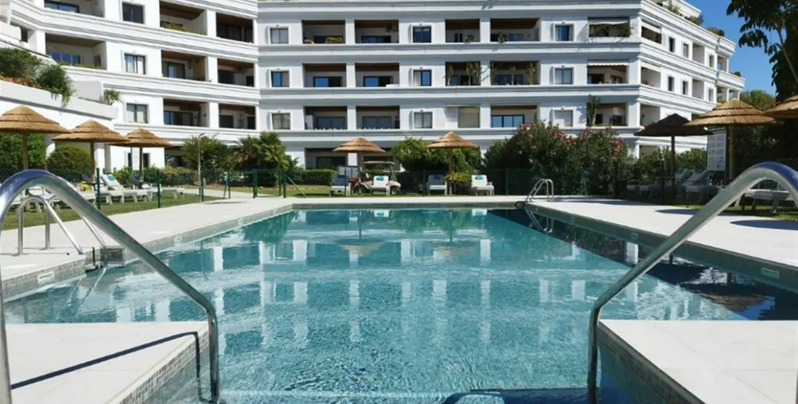 Sale of middle floor apartment in Nueva Andalucía 1