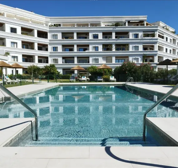 Sale of middle floor apartment in Nueva Andalucía
