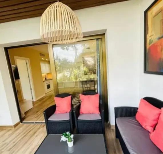 Sale of middle floor apartment in Nueva Andalucía