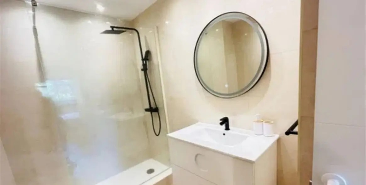 Sale of middle floor apartment in Nueva Andalucía 12