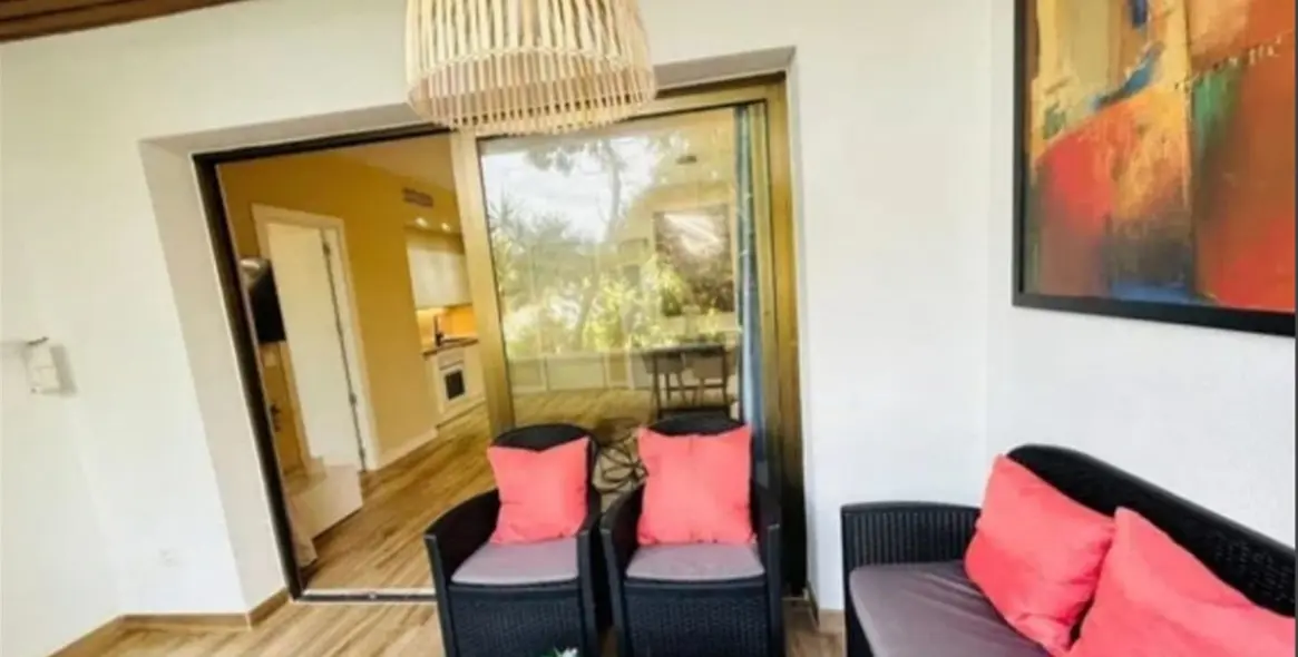 Sale of middle floor apartment in Nueva Andalucía 2