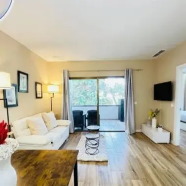 Sale of middle floor apartment in Nueva Andalucía