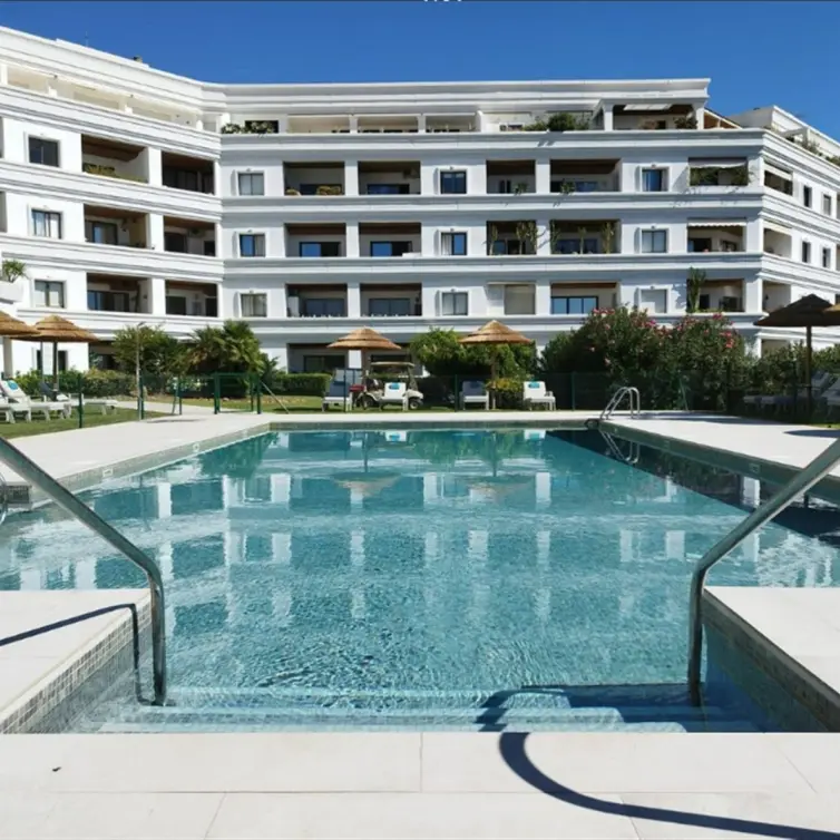 Sale of middle floor apartment in Nueva Andalucía