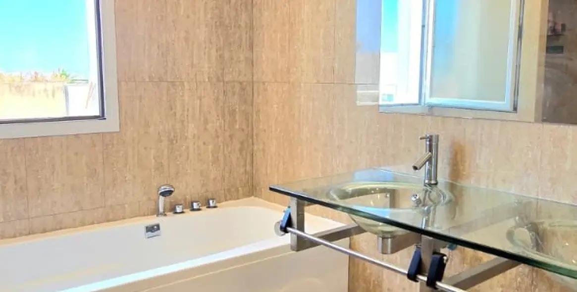 Venta de adosado en El Paraiso 17