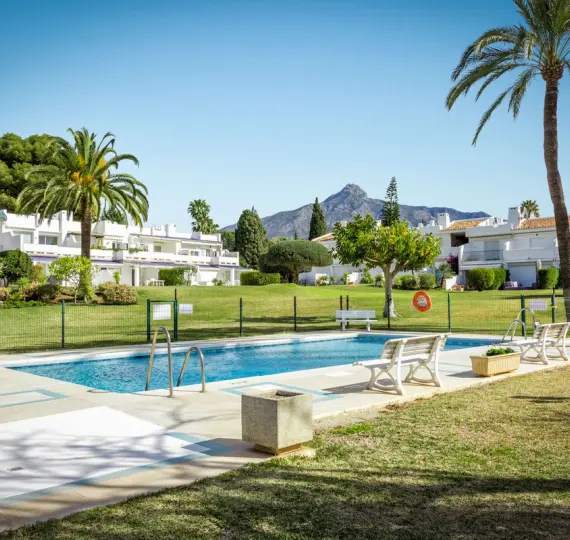 Продажа апартаментов на первом этаже в Nueva Andalucía