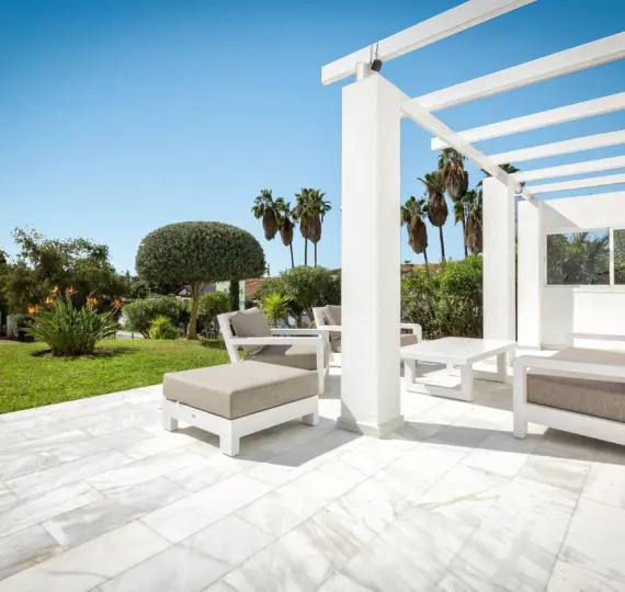 Продажа апартаментов на первом этаже в Nueva Andalucía