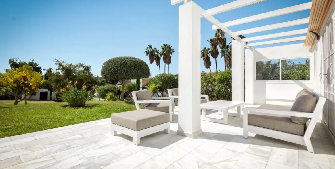 Sale of ground floor apartment in Nueva Andalucía 2