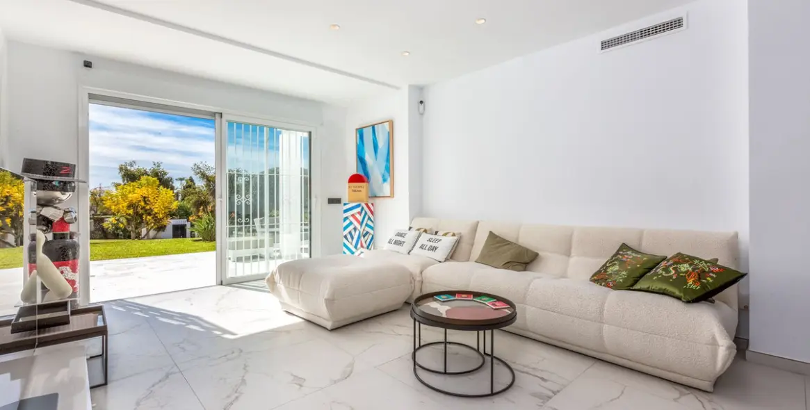 Sale of ground floor apartment in Nueva Andalucía 4