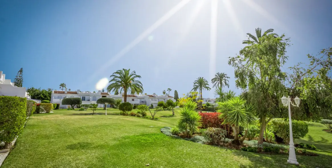 Sale of ground floor apartment in Nueva Andalucía 15