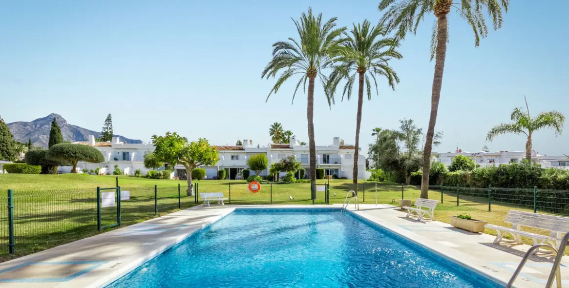 Sale of ground floor apartment in Nueva Andalucía 16
