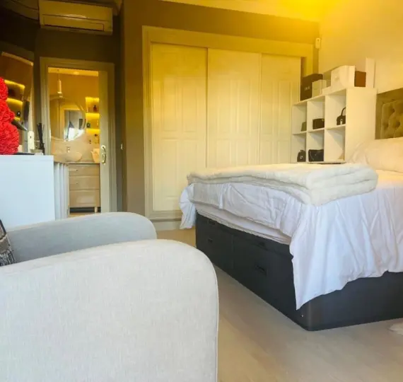 Sale of middle floor apartment in Estepona