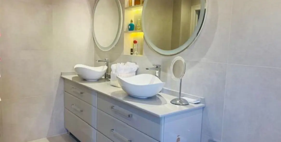 Sale of middle floor apartment in Estepona 9